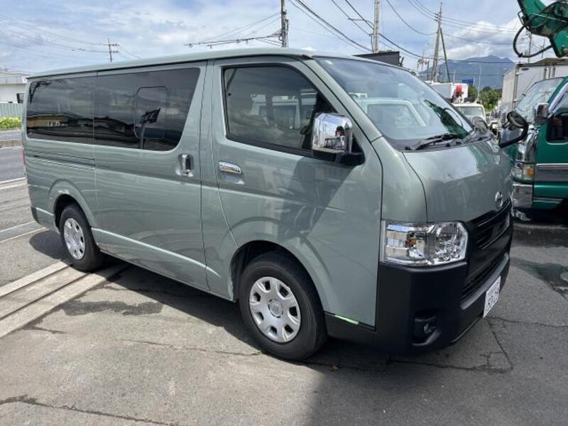 TOYOTA HIACE VAN