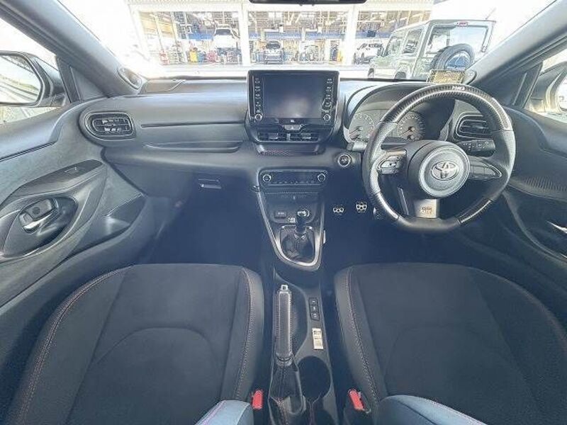GR YARIS