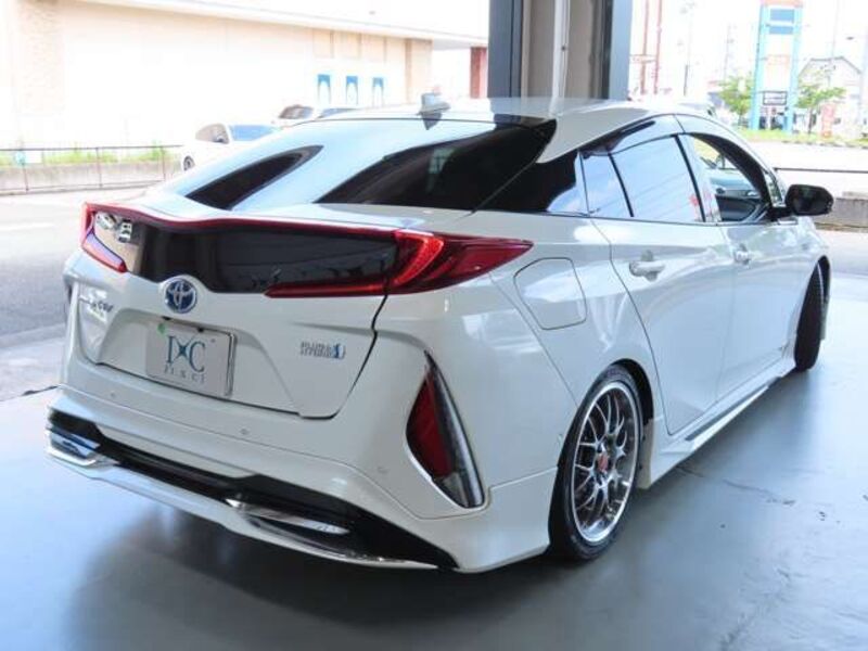 PRIUS PHV
