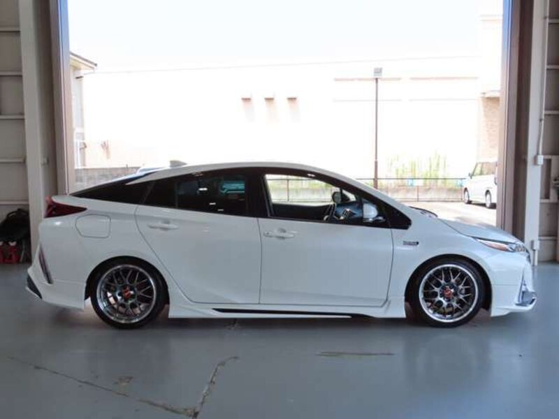 PRIUS PHV