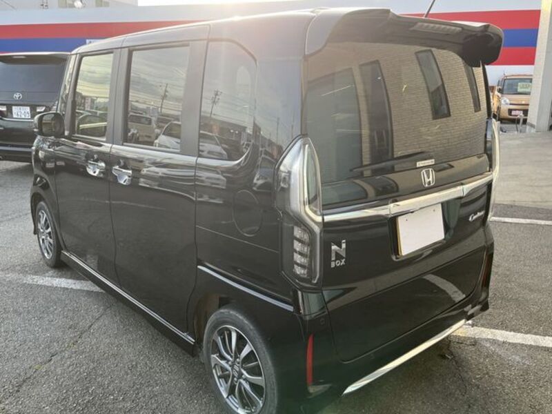 N BOX CUSTOM