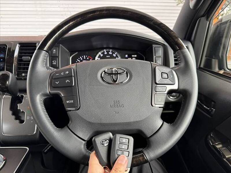 HIACE VAN