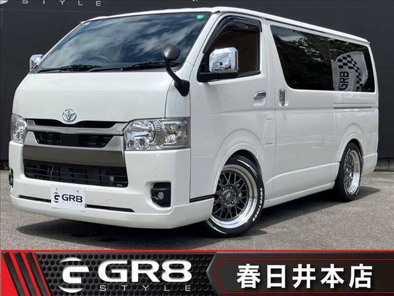 TOYOTA HIACE VAN