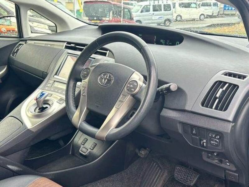 PRIUS PHV