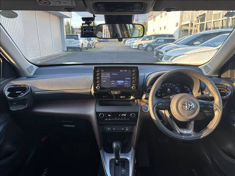 YARIS CROSS