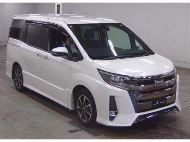 TOYOTA NOAH
