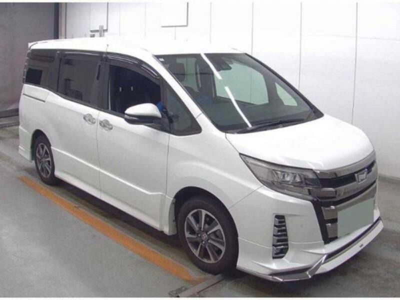 TOYOTA NOAH