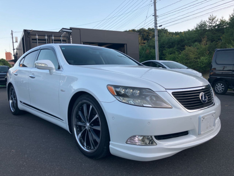LEXUS LS