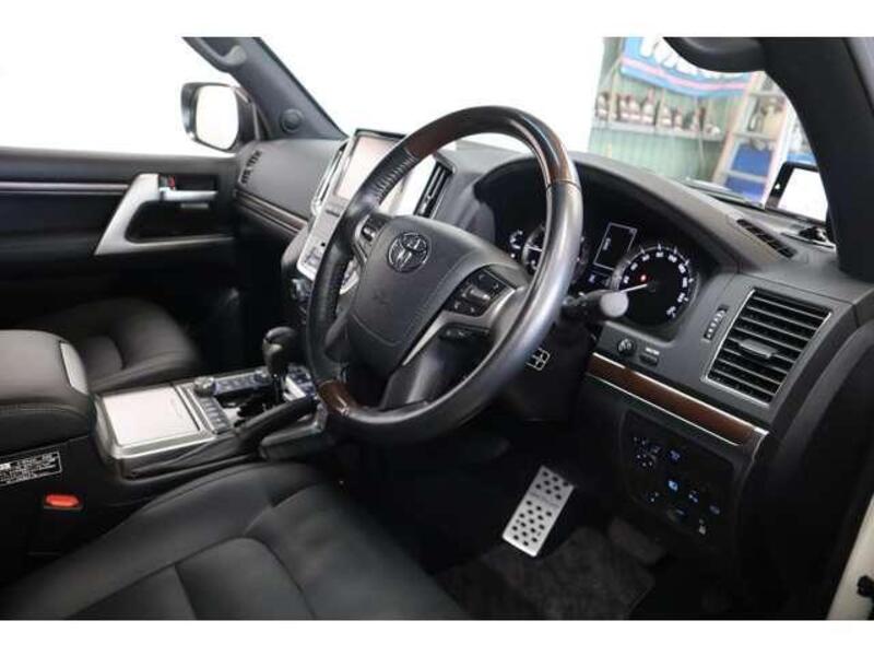 LAND CRUISER