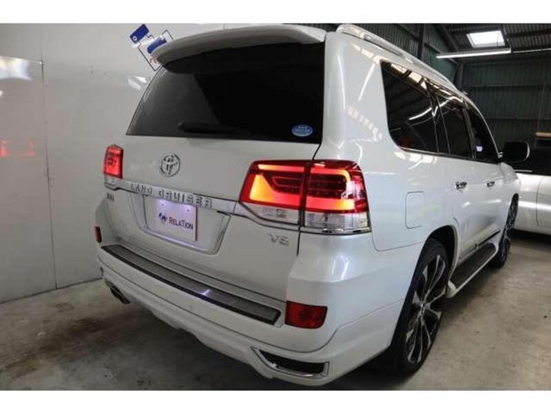 LAND CRUISER