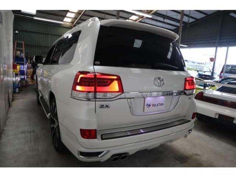 LAND CRUISER