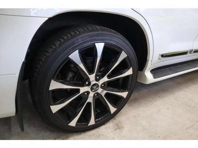 LAND CRUISER
