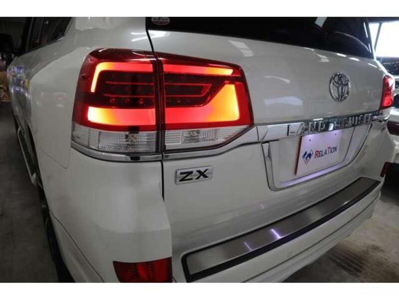 LAND CRUISER