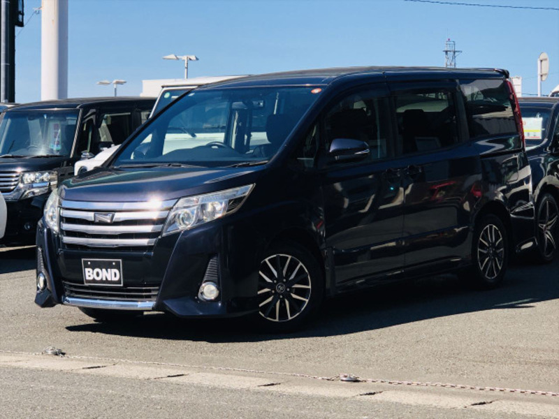 TOYOTA NOAH