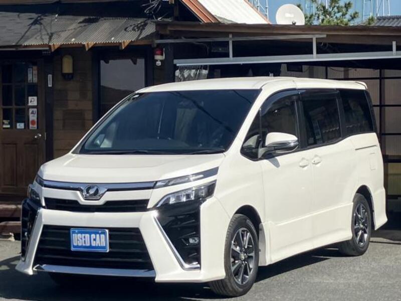 TOYOTA VOXY