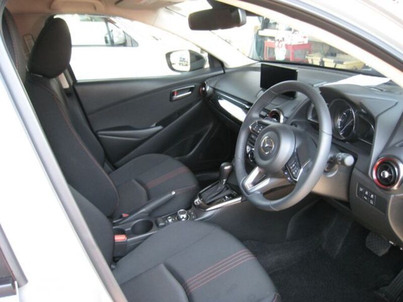 MAZDA2