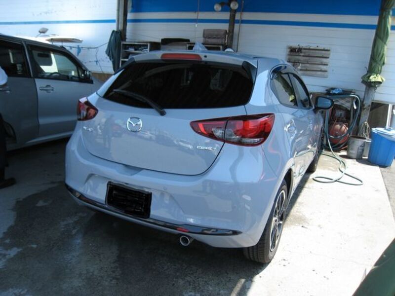 MAZDA2
