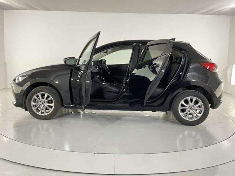 MAZDA2
