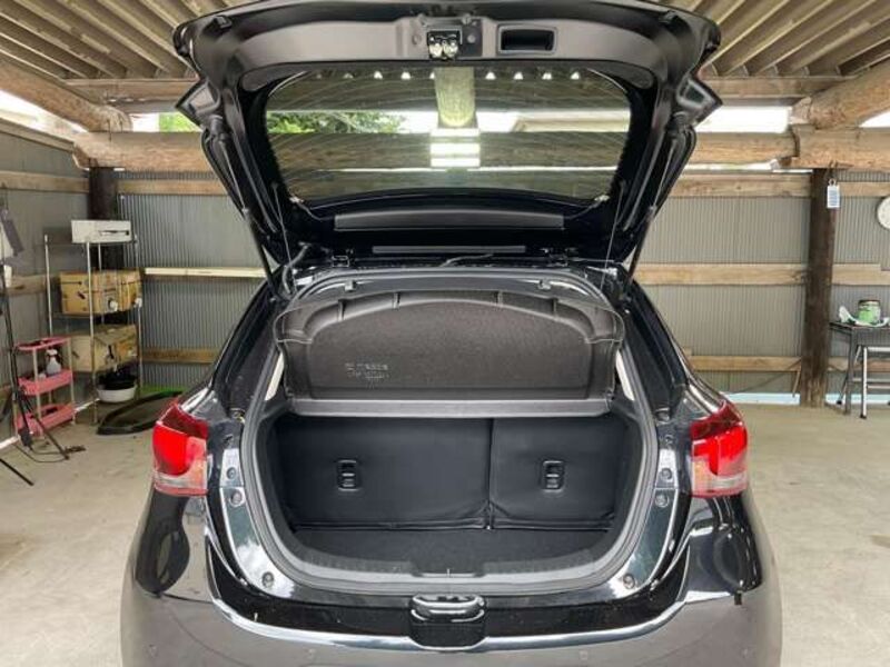 MAZDA2