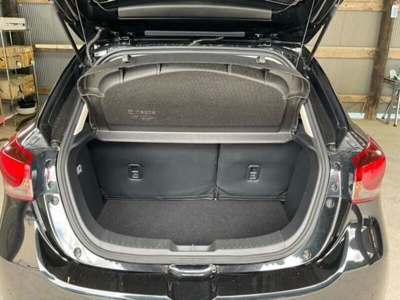 MAZDA2