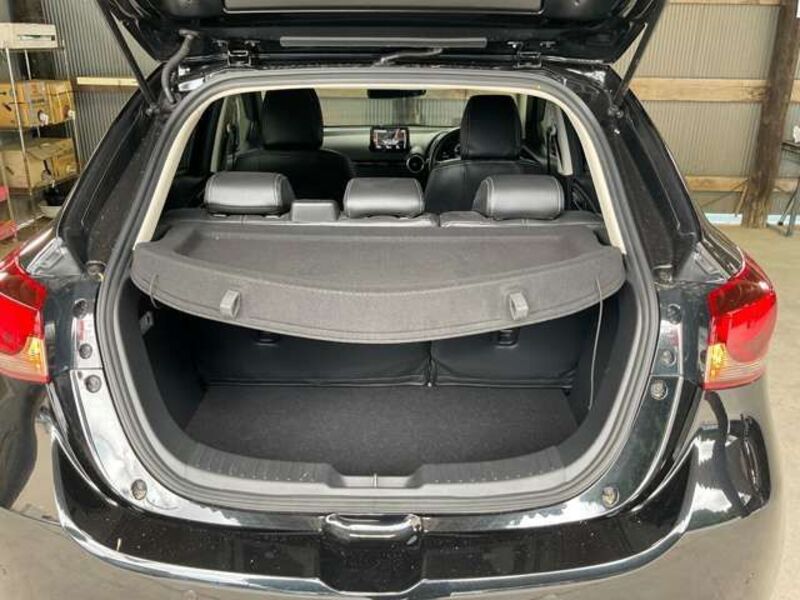 MAZDA2