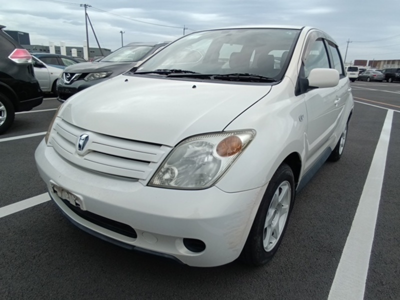 TOYOTA IST