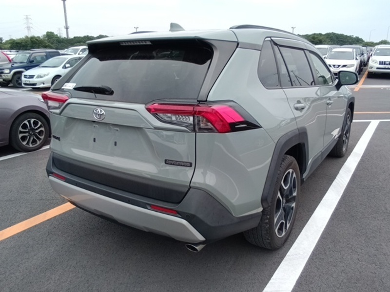 RAV4