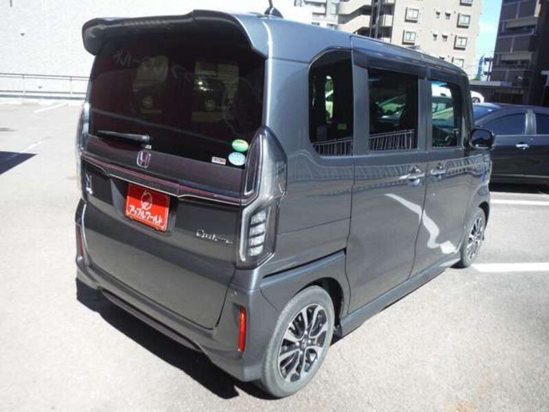N BOX CUSTOM