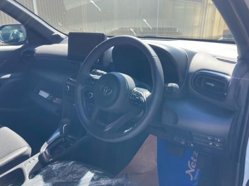 YARIS CROSS