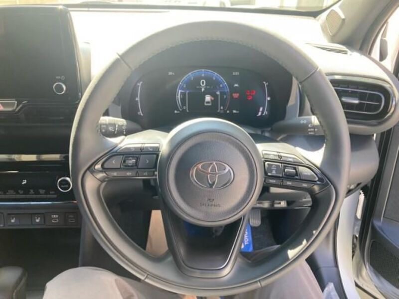 YARIS CROSS