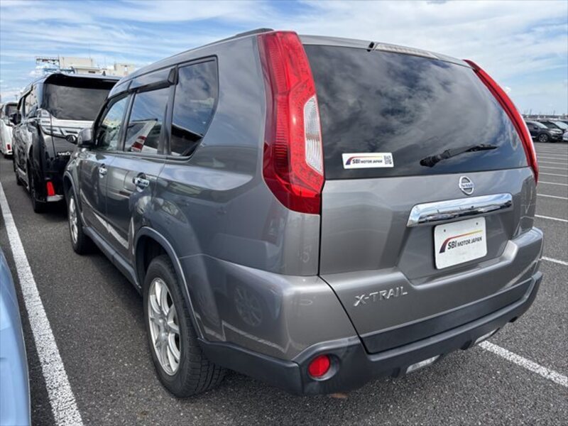 X-TRAIL