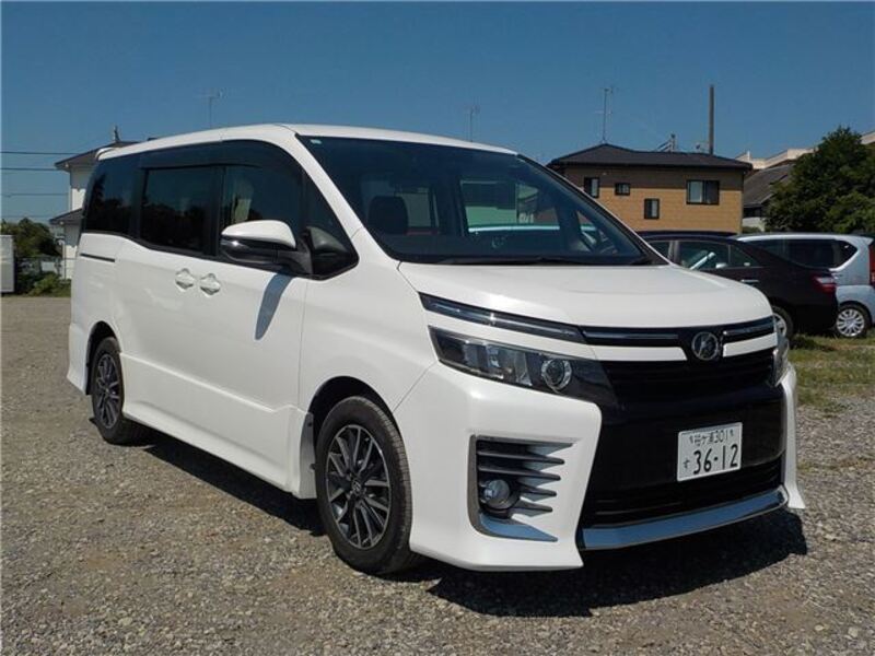 TOYOTA VOXY