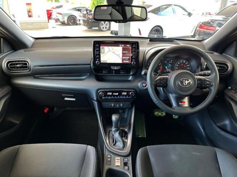 GR YARIS