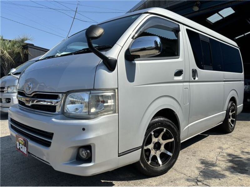 TOYOTA HIACE VAN