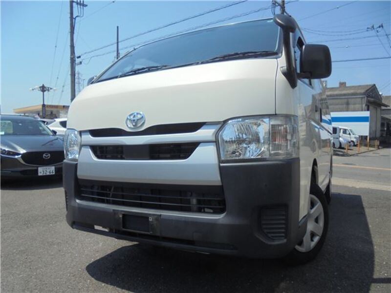 TOYOTA HIACE VAN