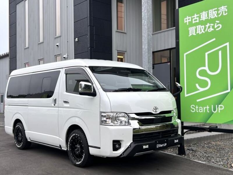TOYOTA HIACE VAN