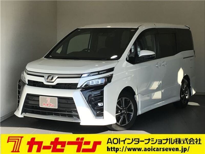 TOYOTA VOXY