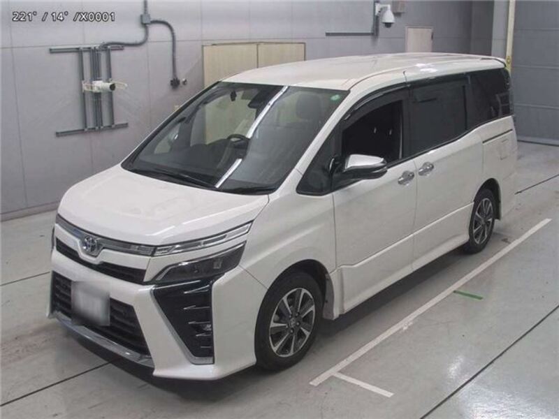 TOYOTA VOXY