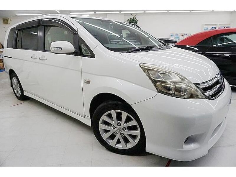 TOYOTA ISIS