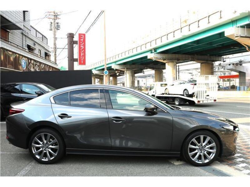MAZDA3