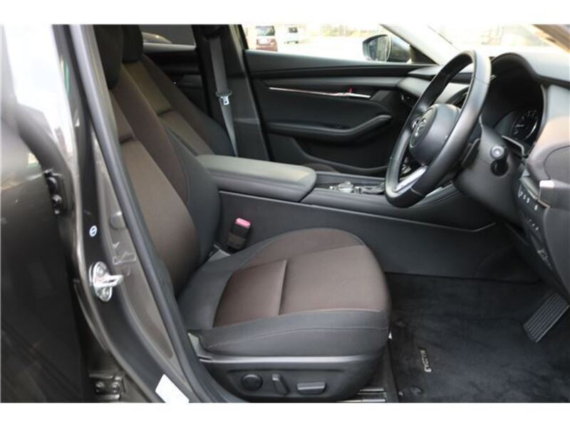 MAZDA3