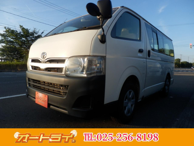 TOYOTA HIACE VAN