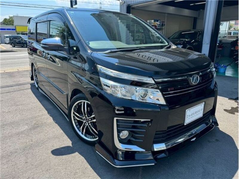 TOYOTA VOXY