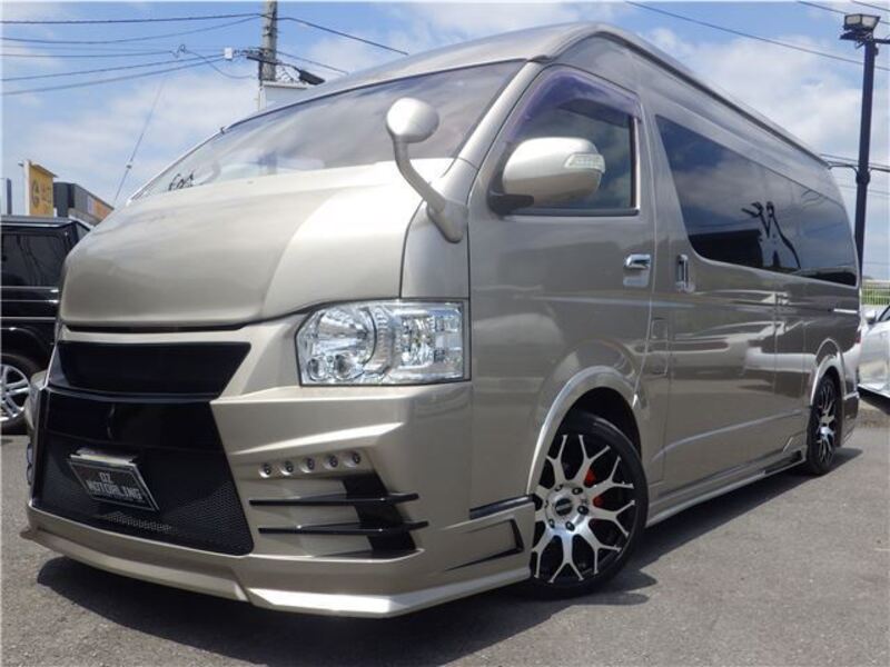 TOYOTA HIACE