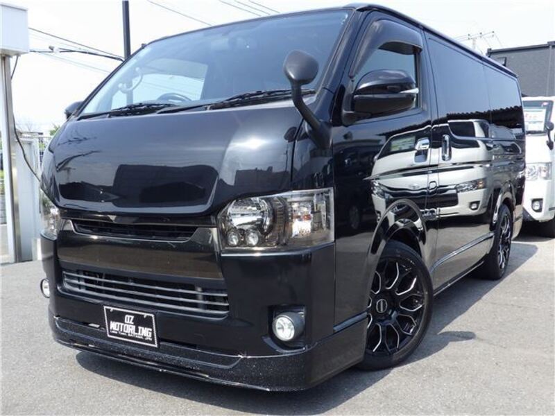 TOYOTA HIACE