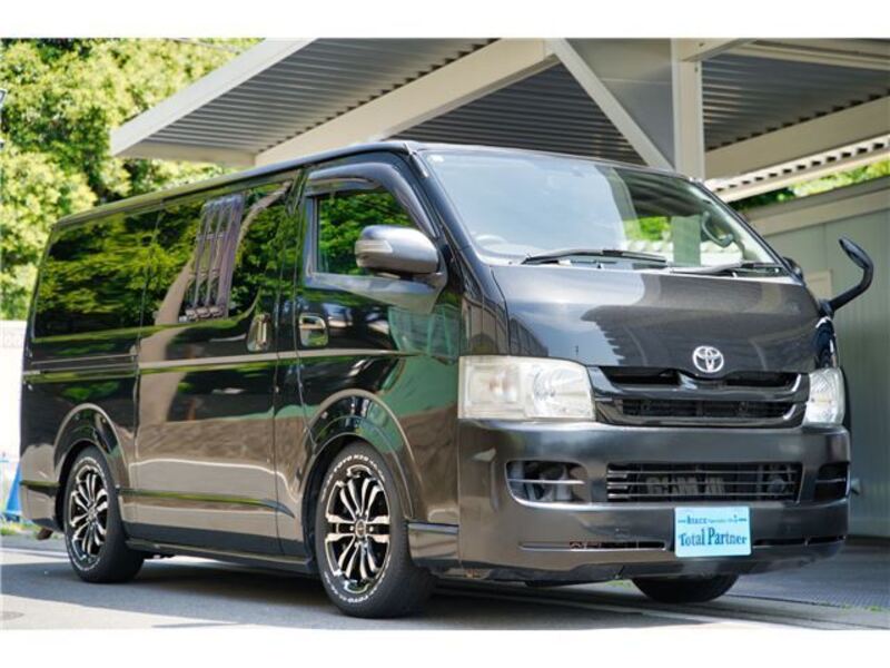 TOYOTA HIACE VAN