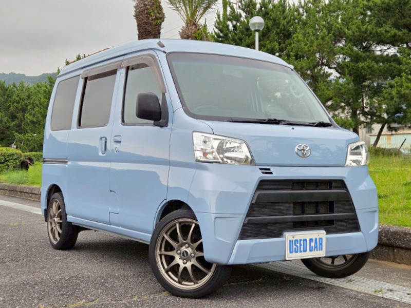 TOYOTA PIXIS VAN