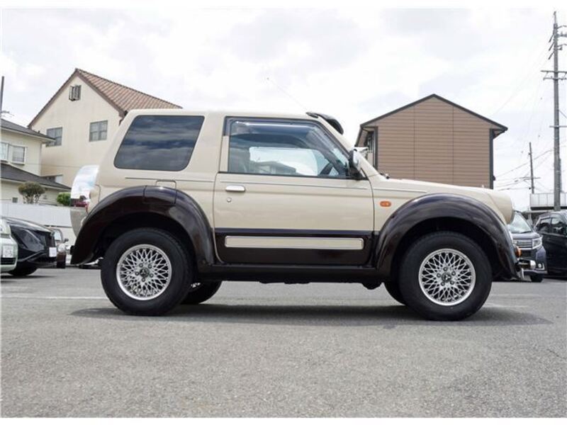 PAJERO JR