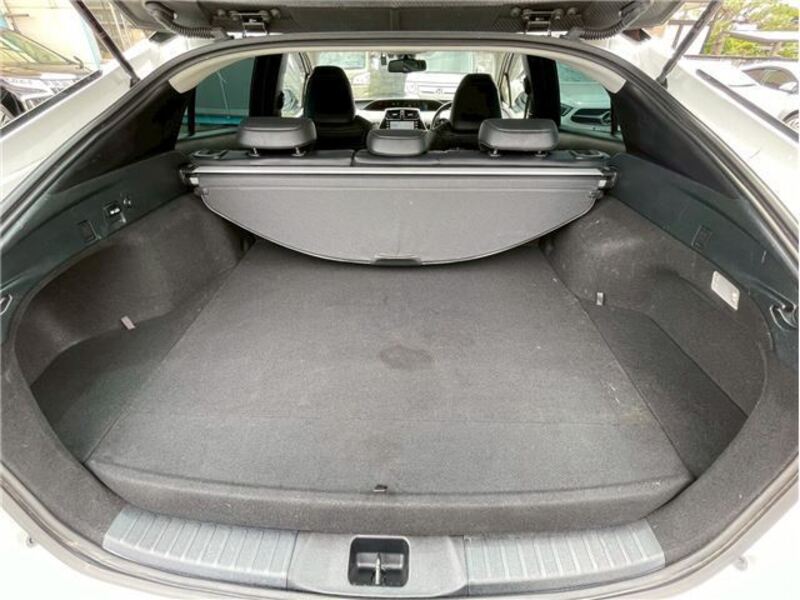 PRIUS PHV