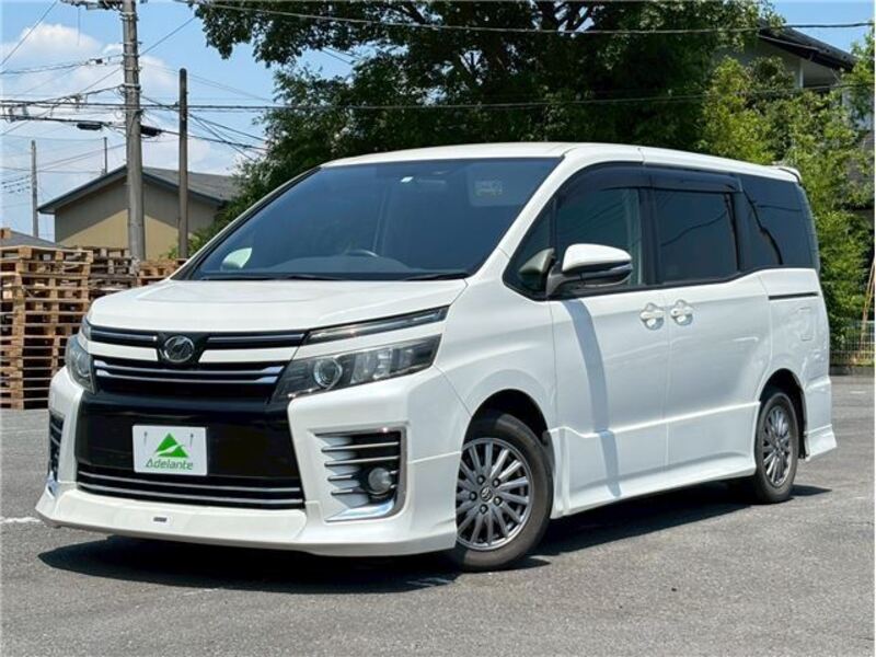 TOYOTA VOXY